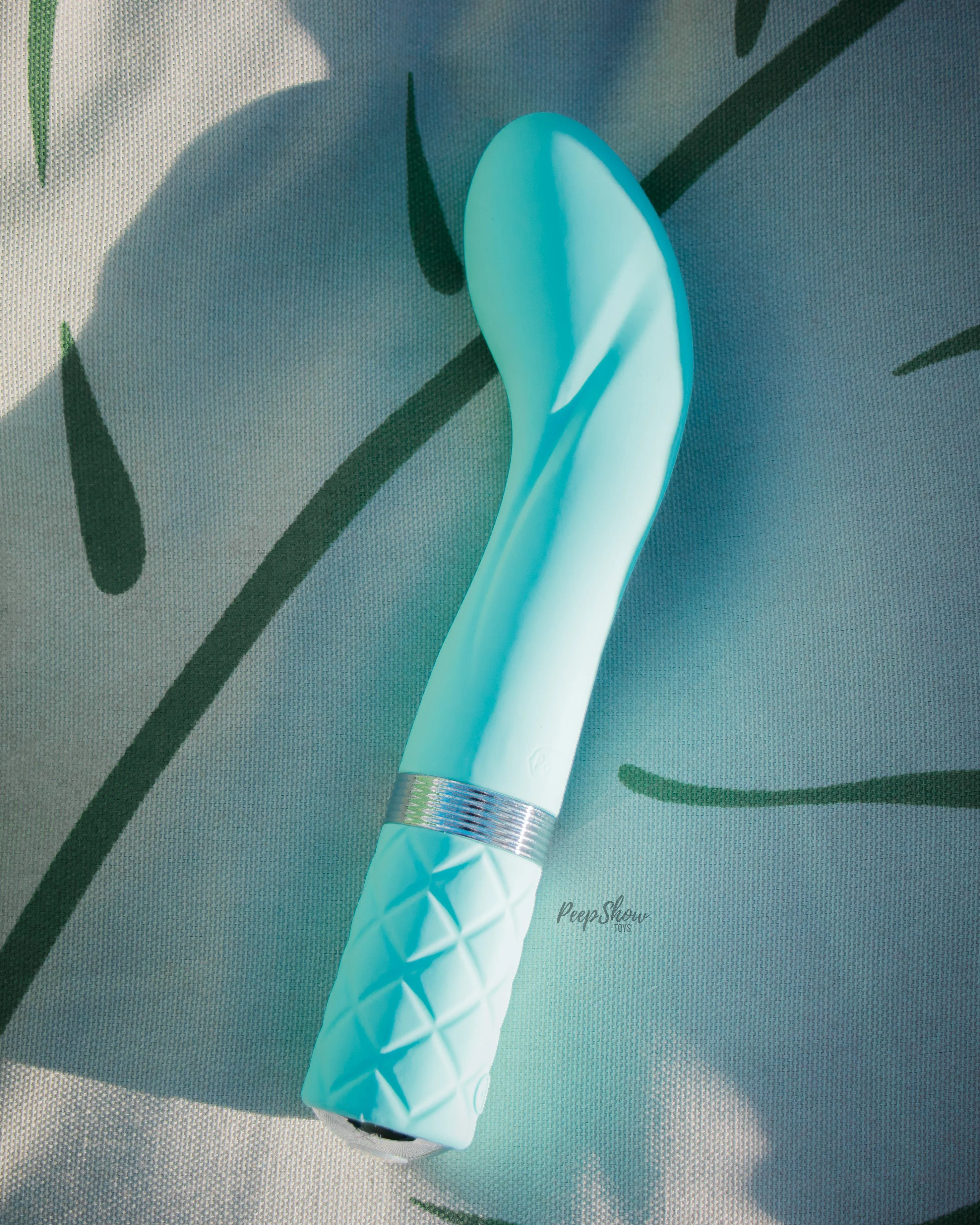 Pillow Talk Sassy Water-Resistant Rechargeable G-Spot Vibrator - Image 3